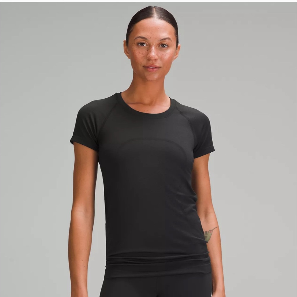 Lululemon Swiftly Tech Short-Sleeve 2.0 Hip Length Size 4